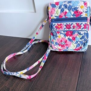 Vera Bradley cross body bag in retired print Summer Cottage, new or like new!